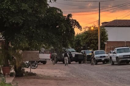 Está rodeada una vivienda por militares y sicarios no salen