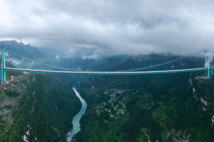 China prueba el puente más alto del mundo