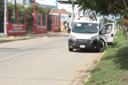 Levantan a herido y lo regresan al ISSSTE tras equivocarse de objetivo