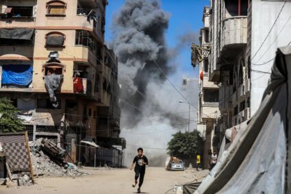 Estados Unidos ataca 80 objetivos en Irán