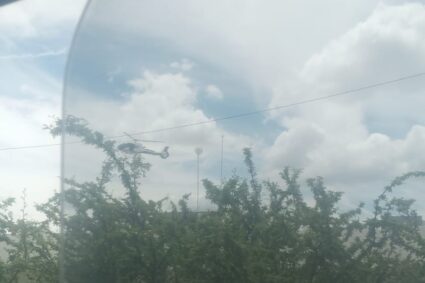 Reportan hombre tirado y detenidos con armas y droga: hay vuelo bajo en Villas