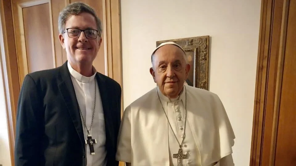 Jorge Ignacio García Cuerva, arzobispo de Buenos Aires, durante una visita al papa Francisco en Roma, 18 de agosto de 2024. De las redes sociales de García Cuerva.
